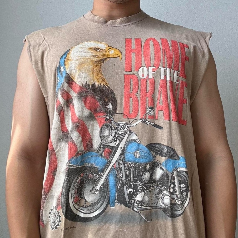 Vintage 1996 Harley Davidson 'Home of the Brave' Graphic Single Stitched Tee